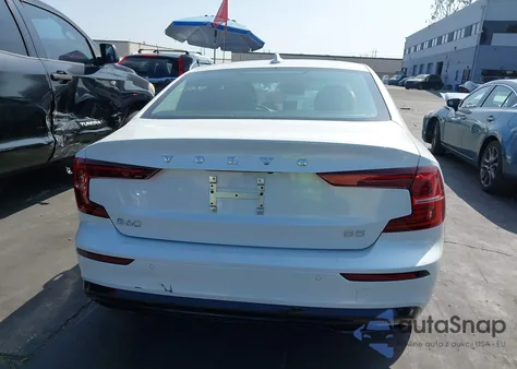 2024 Volvo S60 B5 Core Dark Theme из США, поврежденный, VIN 7JRL12FK9RG313360